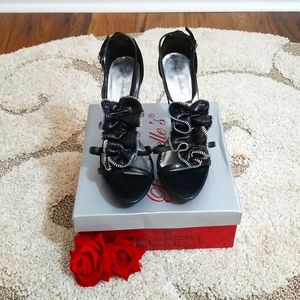 Breckelle's black/silver heels size 7.5